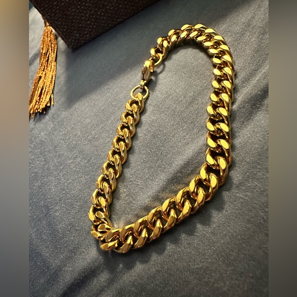 Men’s Gold Curb Chain Bracelet - Picture 2 of 3